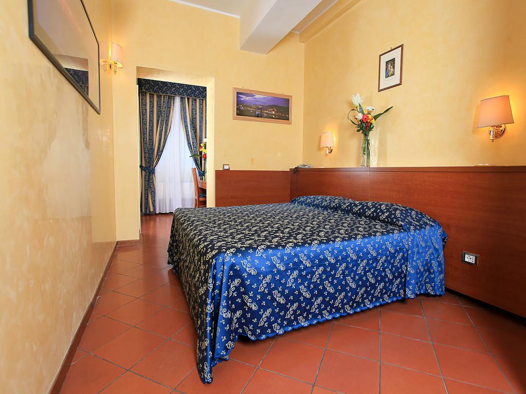 Casa Di Santa Francesca Romana A Ponte Rotto Oda fotoğraf